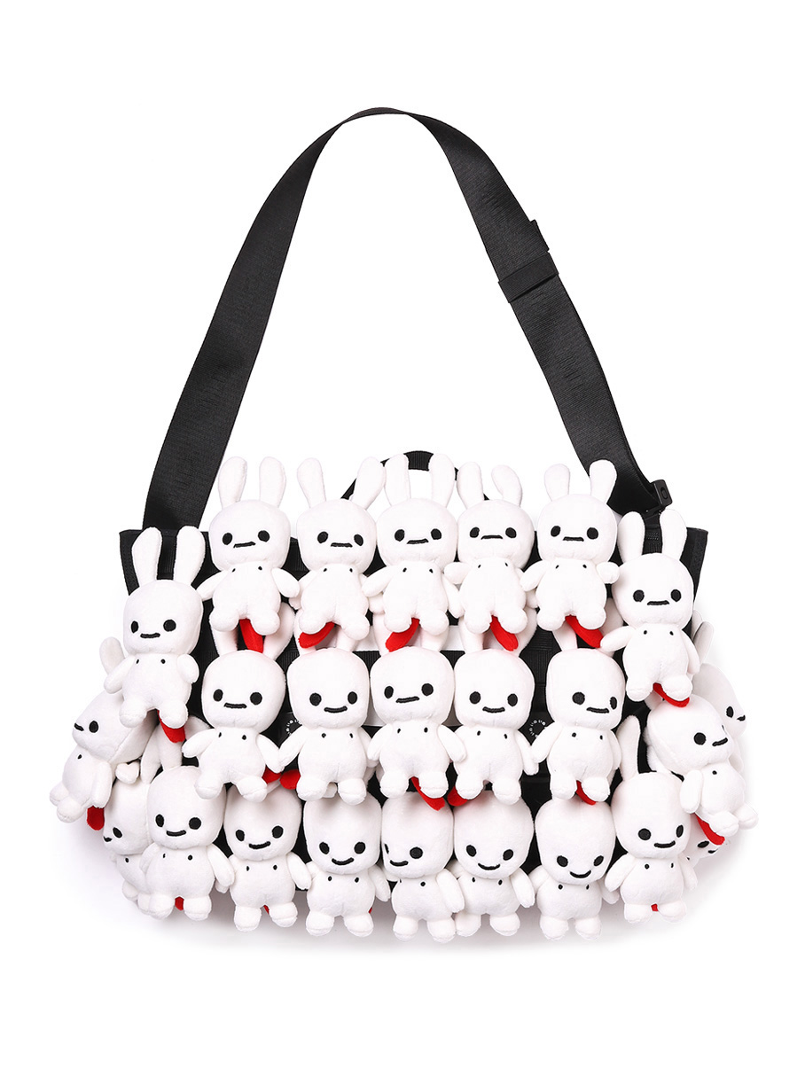 うさちゃん25匹CMSメッセンジャーバッグ｜ウサギがいる｜CUNE ONLINE STORE