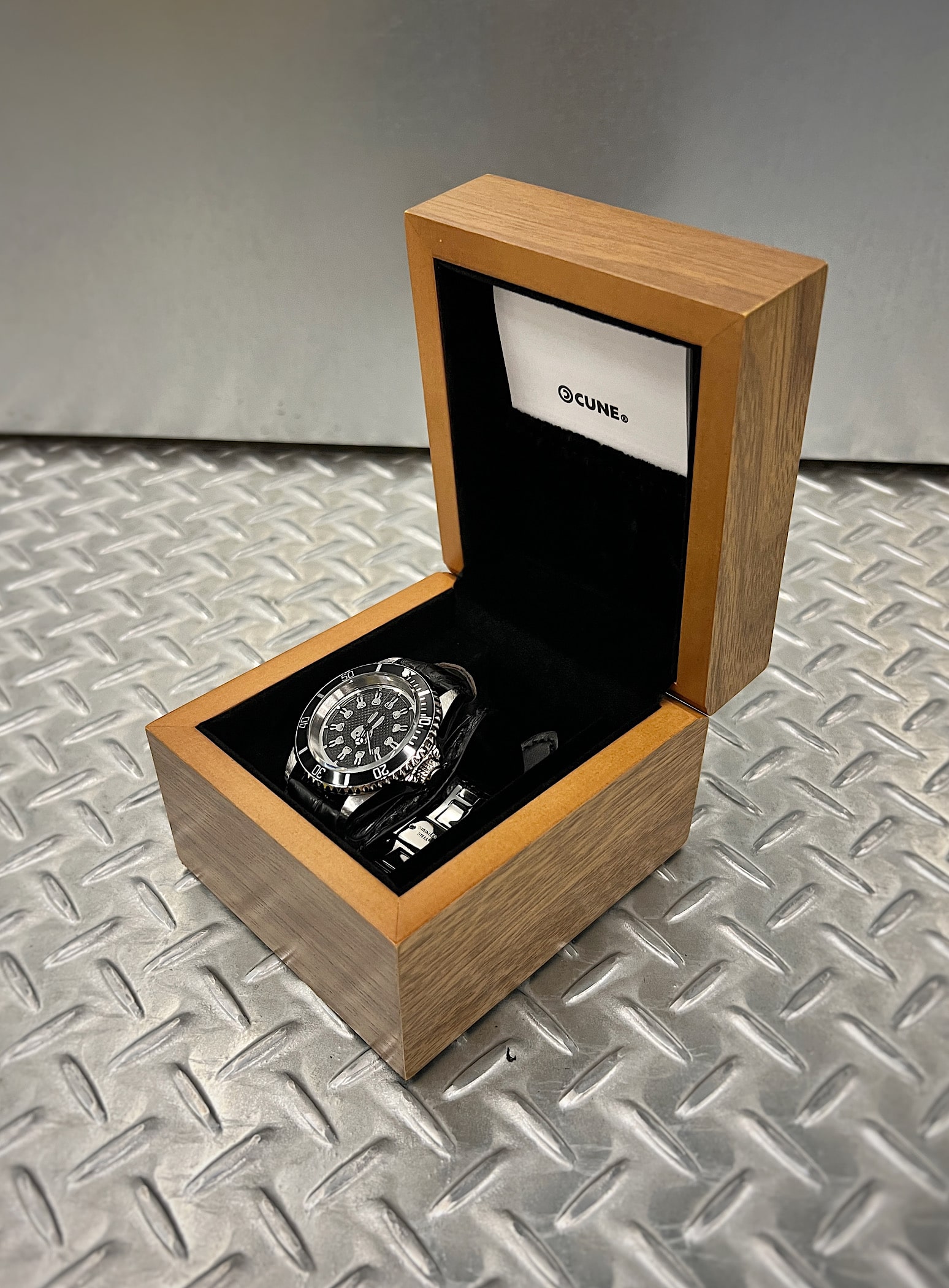 CUNE CUSTOM WRIST WATCH Nile Crocodile Belt｜ウサギがいる｜CUNE