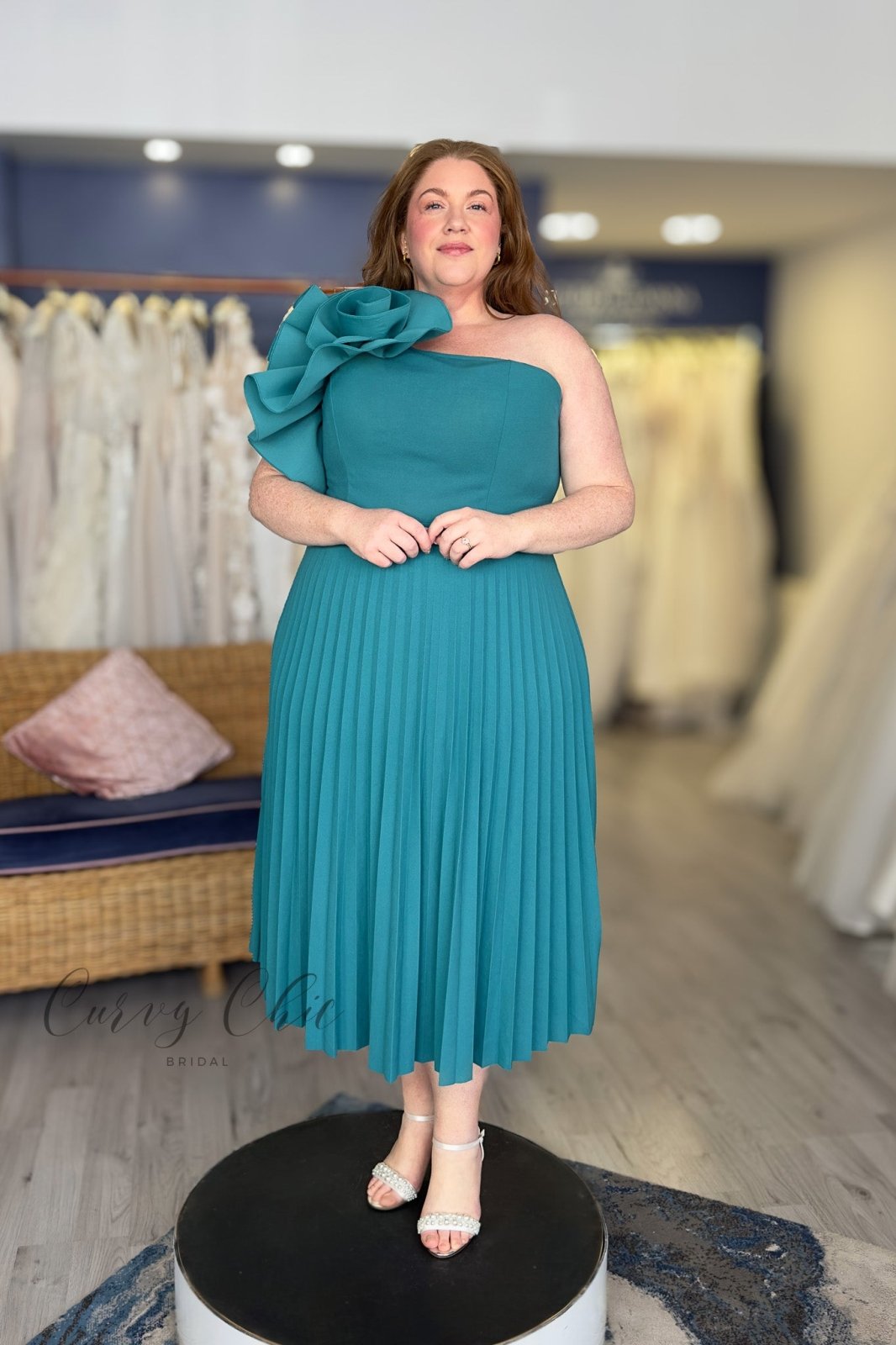 Emerald Green One Shoulder Midi Dress for Elegant Occasions