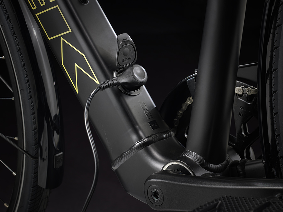 トレック FX + 2｜シンプル・軽量・充実装備の電動アシストクロス