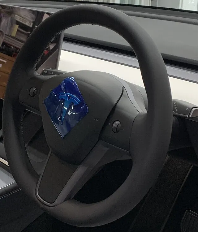 横浜市 テスラ モデル3/モデルY TBR製ヨークステアリング交換｜カスタム