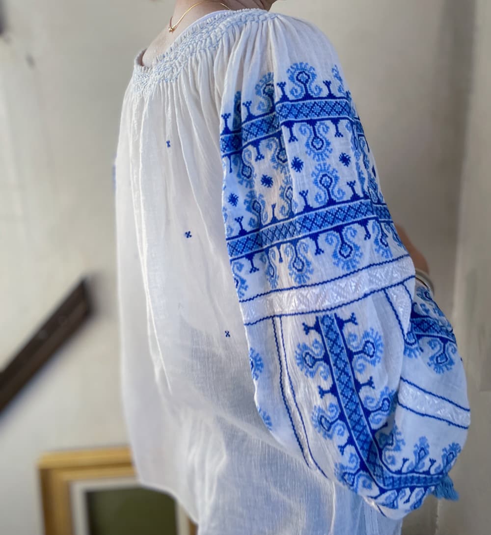 ヴィンテージルーマニア刺繍ブラウス