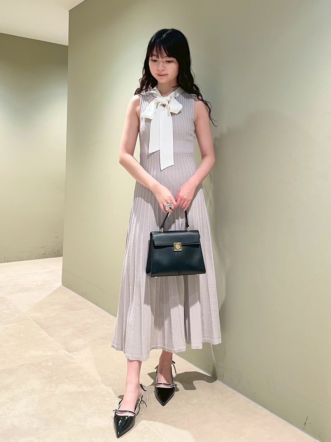 オフィシャル・MASHアプリ限定】ボウタイリボンニットワンピース