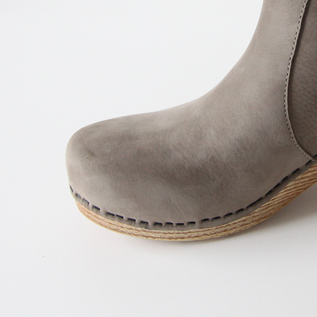 MARIA Taupe Milled Nubuck／dansko（ダンスコ）｜愛着を持ってずっと