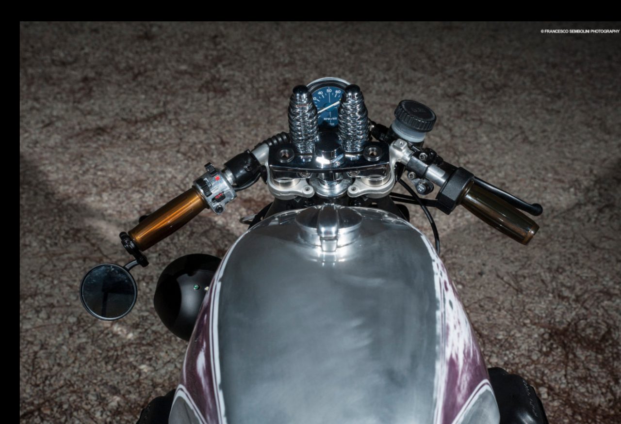 イタリアのカスタムビルダー FiftyFive Garageのカフェレーサーに