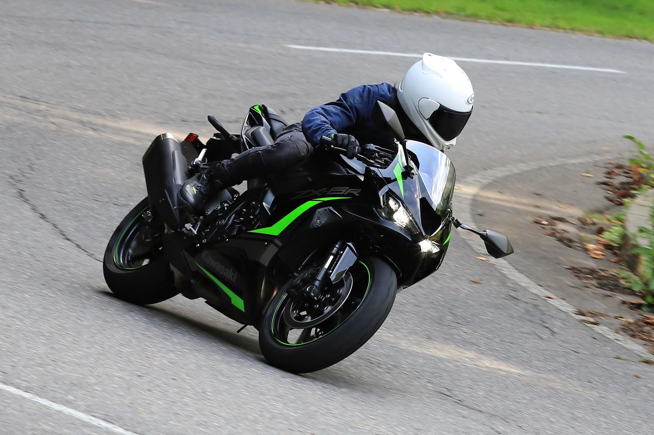 あらゆるワインディングに柔軟に対応する「Ninja ZX-6R」｜スーパー