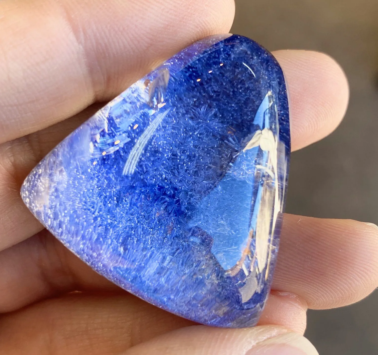 デュモルチェライトインクォーツに咲く青い花のヒミツとは | カラッツ