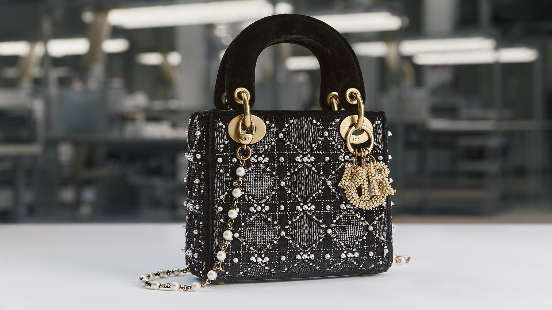 DIOR | 「レディ ディオール」パール チェーンバッグ - news-savoir