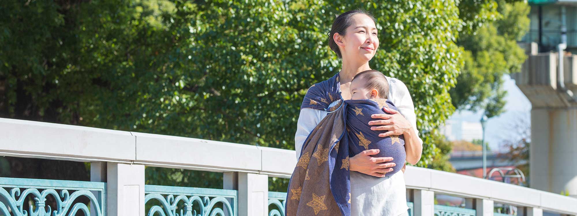 新生児から3歳以上まで使えるおすすめのスリング 楽な抱き心地の