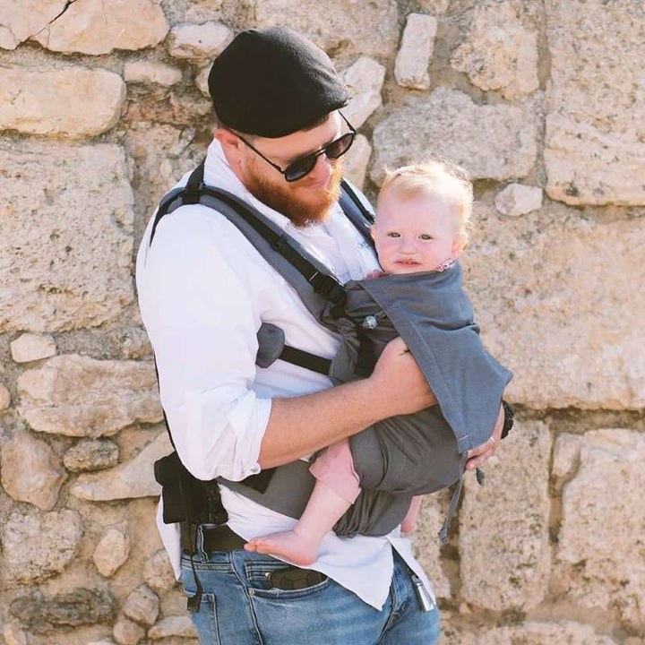 パパも使いやすいユニセックスの幼児用抱っこ紐 ｜ディディフィックス