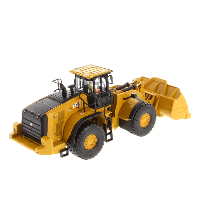 1:50 Cat 395 Large Hydraulic Excavator — Diecast Masters America