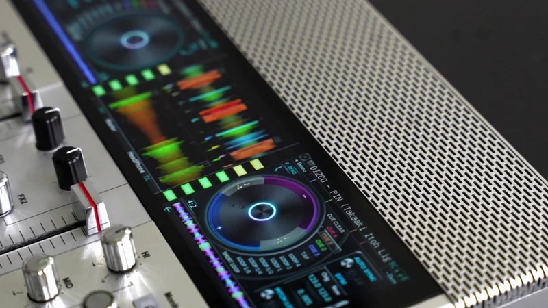 国産ポータブルDJコントローラー「FJ1」がお目見え。7年振りに進化した