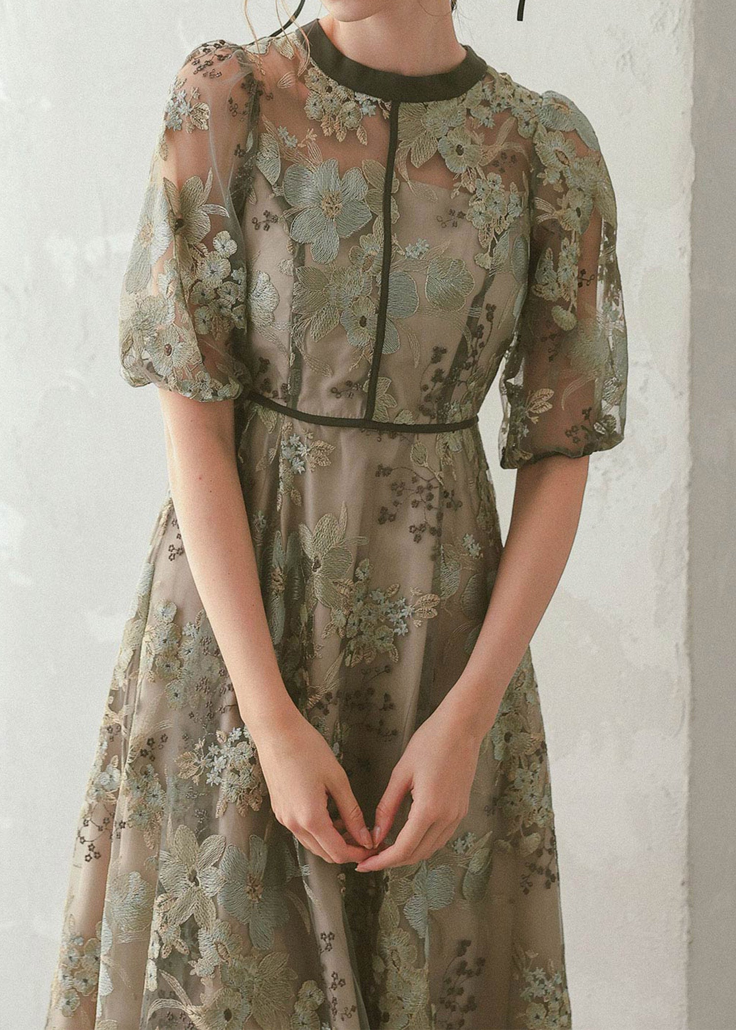 フラワーエンブロイダリードレス|DorryDoll