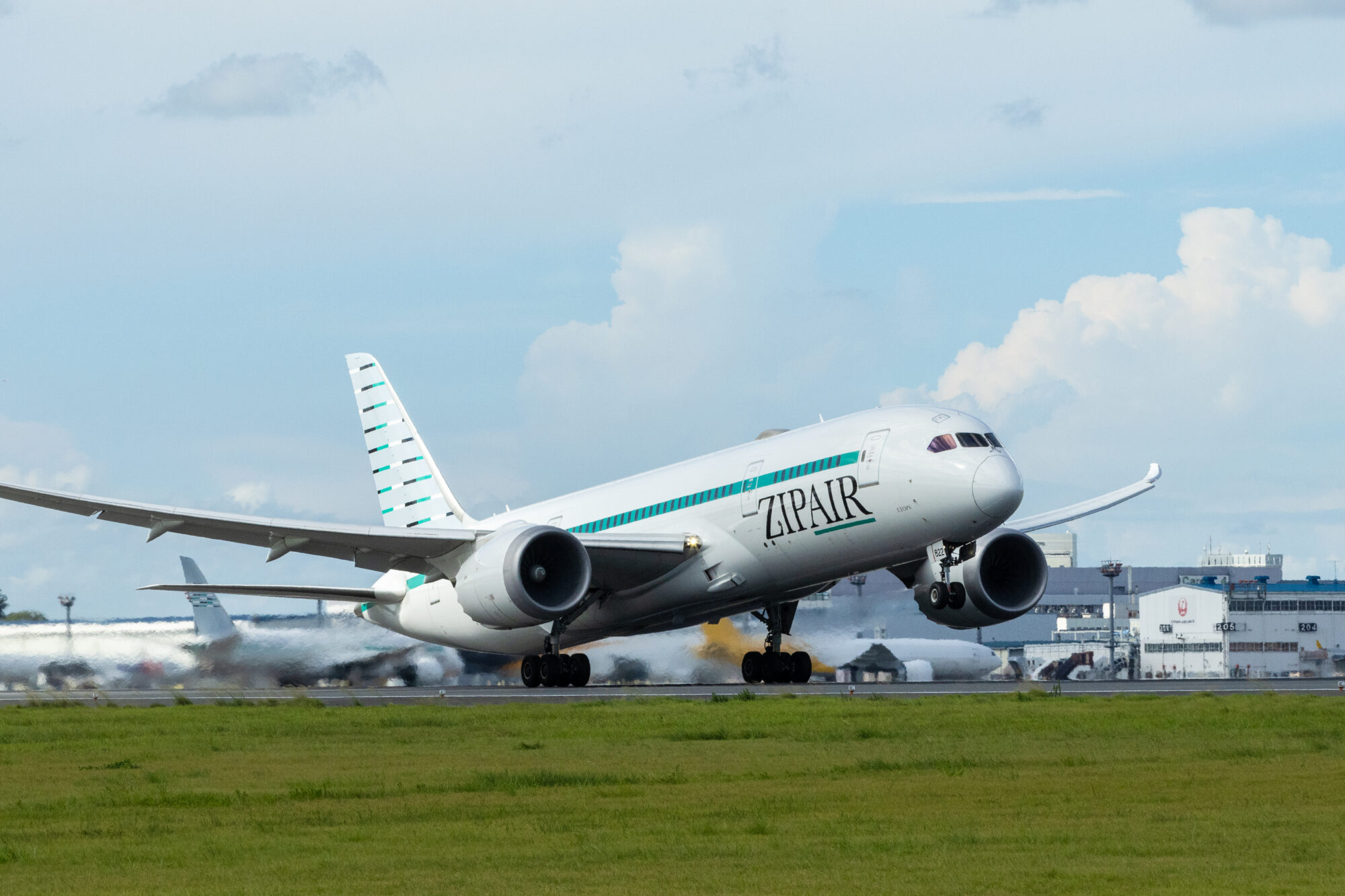 ZIPAIR機内設備はどう？ オーランド直行便を機内からレポート