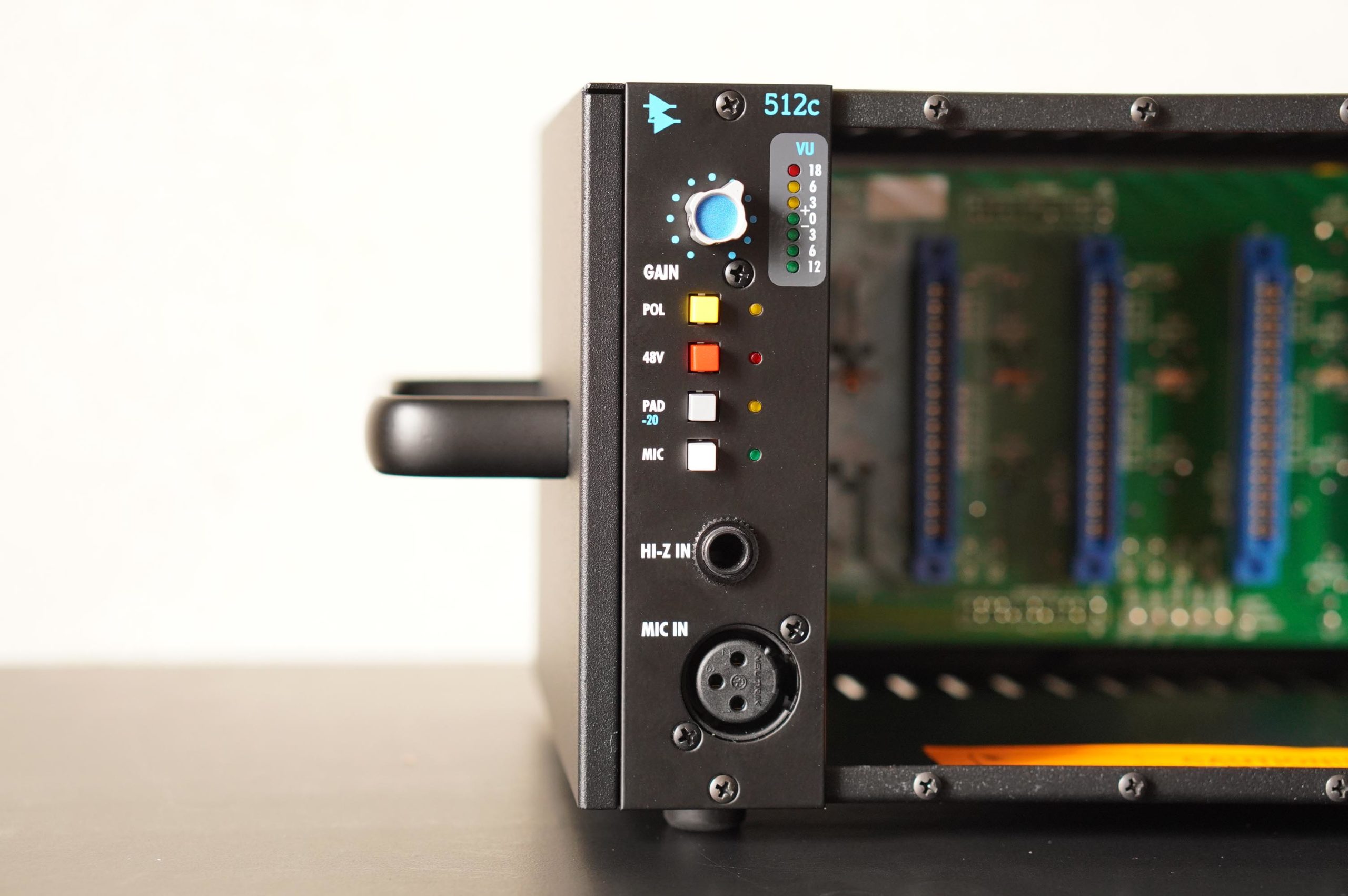 API 512Cの使用レビュー！カラッと晴れた音色の定番マイクプリアンプ