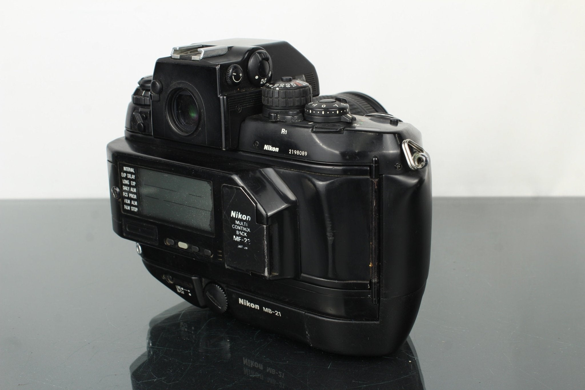 Nikon F4 MB-21 35mm Film SLR Camera Kit w/ 28-80mm AF Lens – Dutch