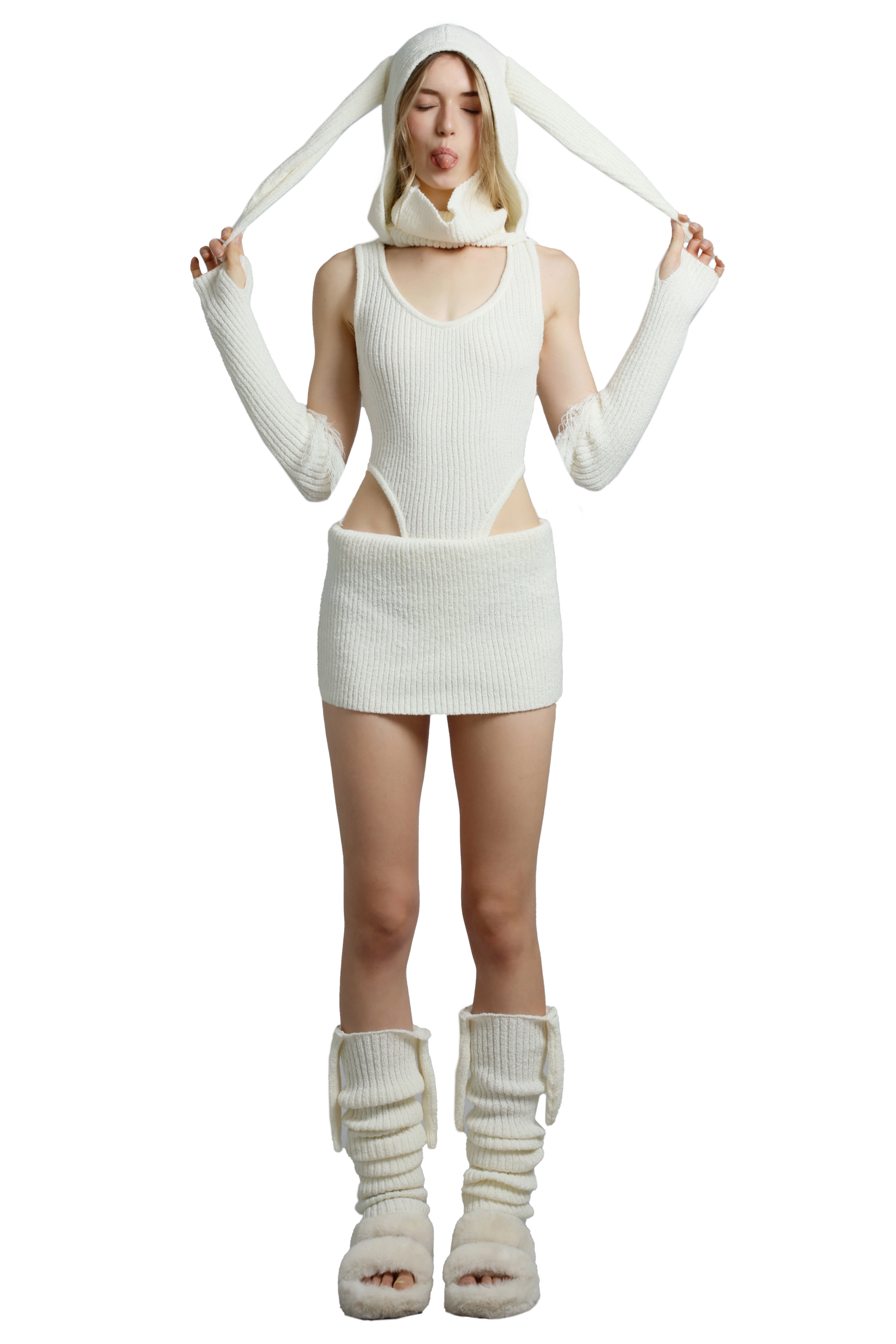 cyber_white_pose_reduced_01d98