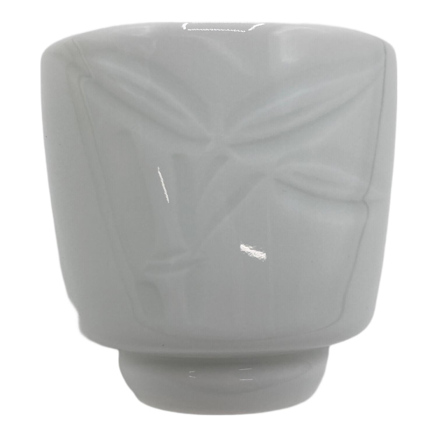 井上萬二窯(イノウエ マンジ) ぐい呑み 白磁笹彫文｜トレファクONLINE