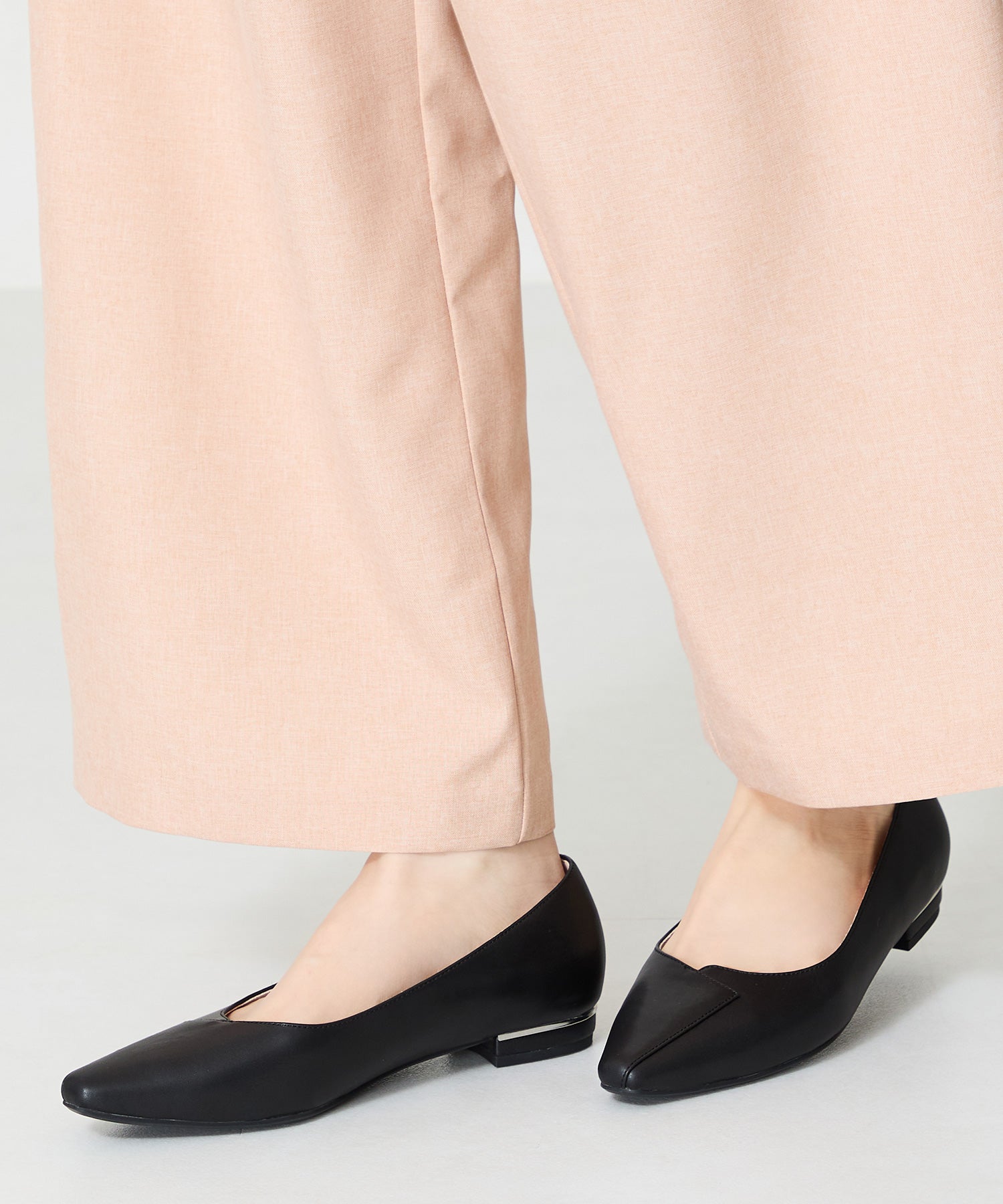 WEB限定】アシンメトリーデザインフラットパンプス/55102