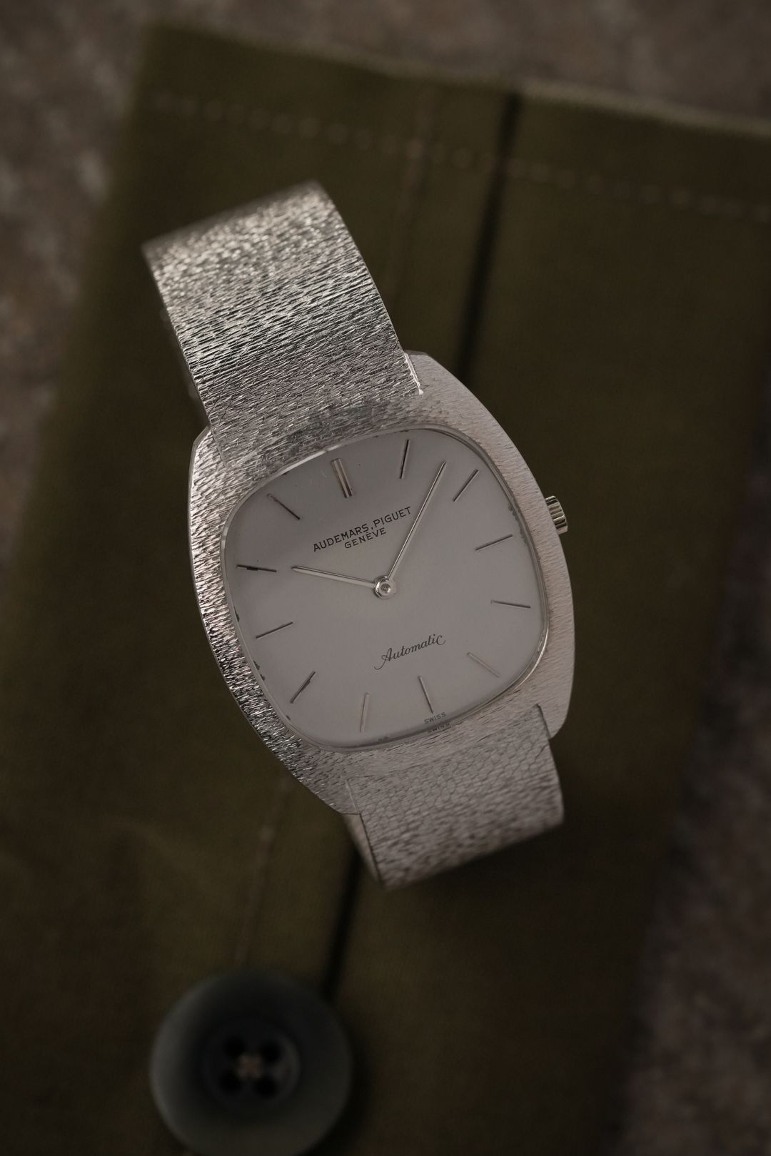 オーデマピゲ/バークトノーケース/エクストラシン/シルバーダイヤル