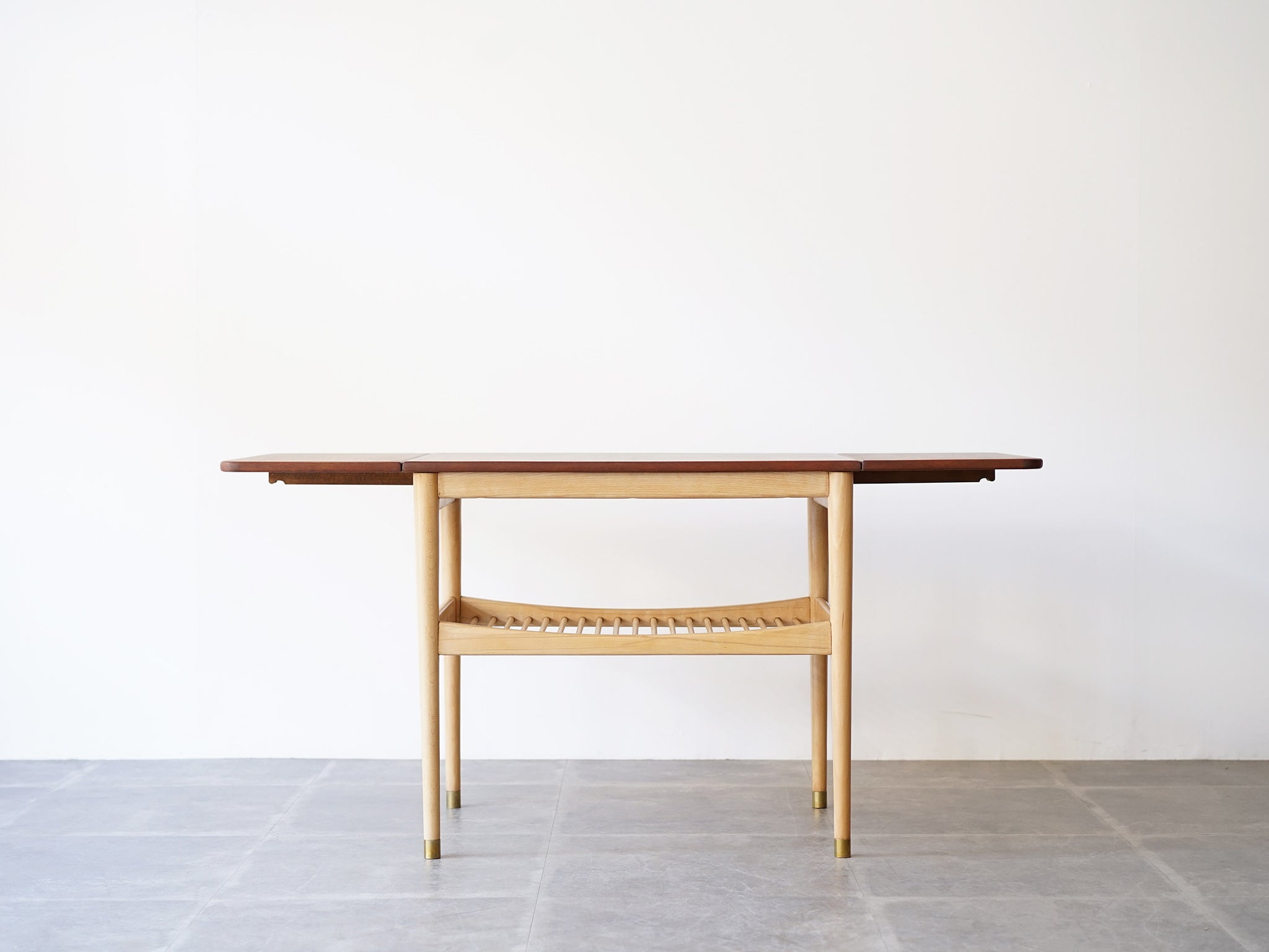Finn Juhl（フィン・ユール）折り畳み式延長テーブル コーヒーテーブル