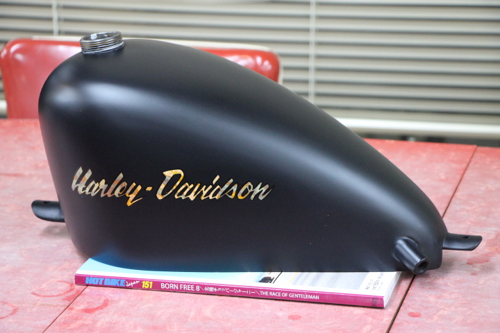 艶消しタンクにゴールドリーフでハーレーダビッドソン☆ | (有)遠藤