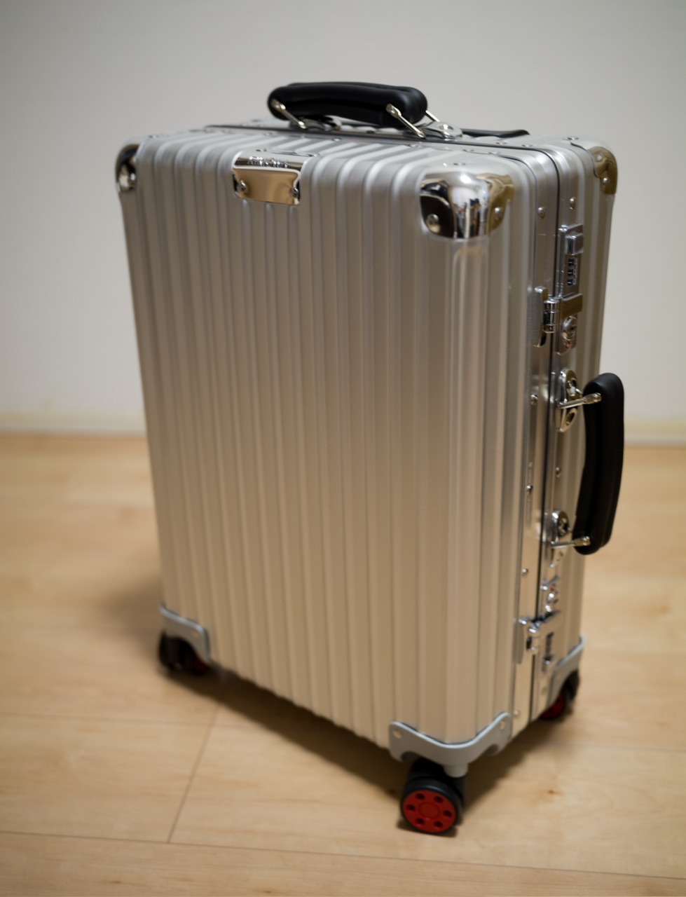 RIMOWA Classic Cabin S、機内持ち込み用のスーツケースとして