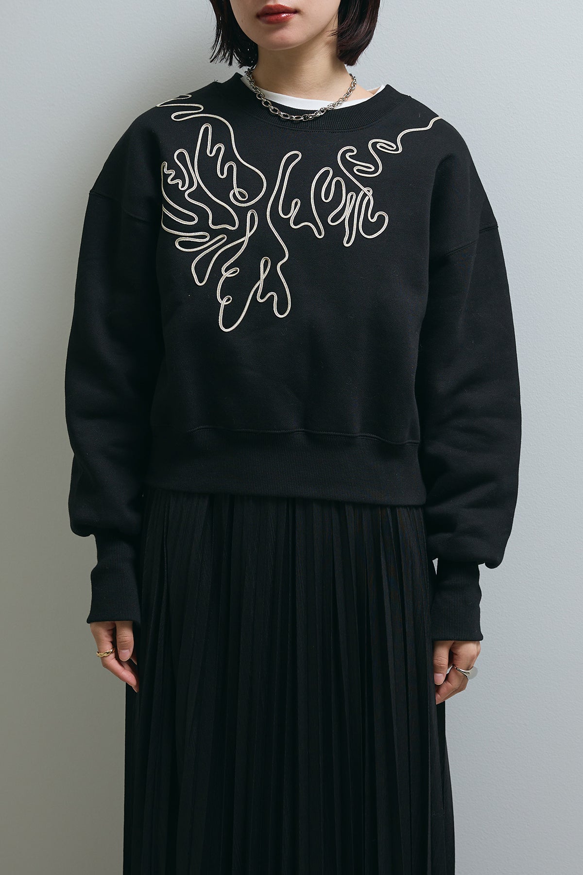 コード刺繍裏毛プルオーバー – ESICA