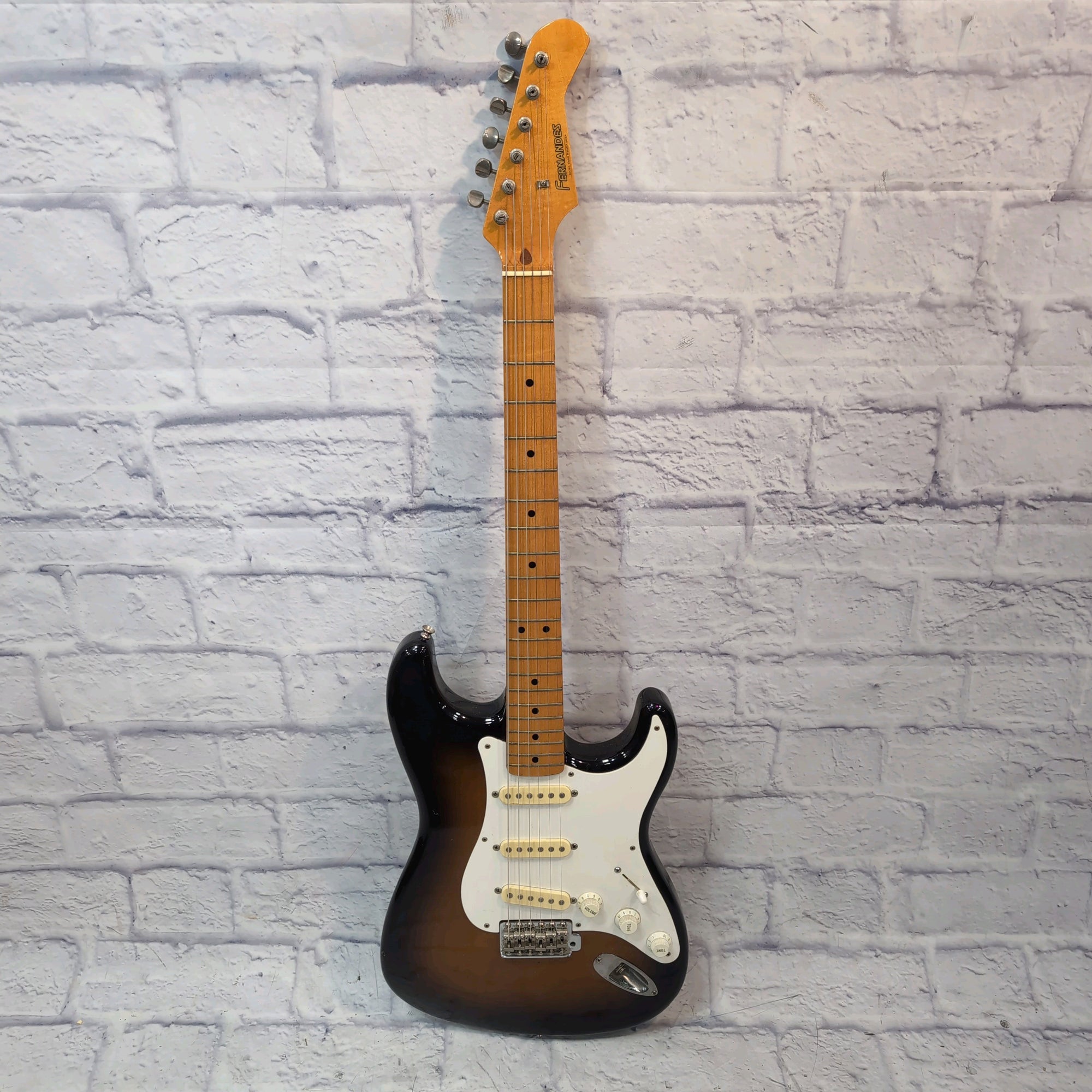 Fernandes LE-2 Stratocaster 1980s Made in Japan Sunburst Maple