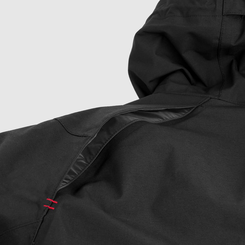 CHROMEから、完全防水、防寒機能を搭載した「STORM INSULATED PARKA