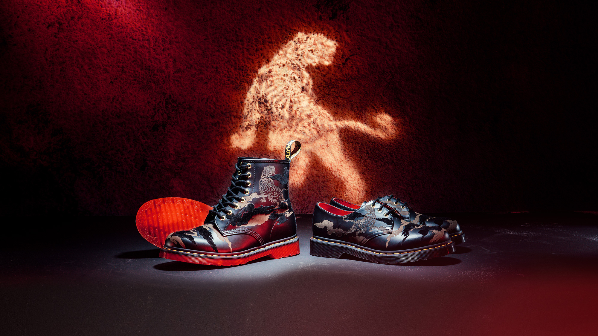 DR. MARTENSより寅年のLUNAR NEW YEARを祝う8ホールブーツと3ホール