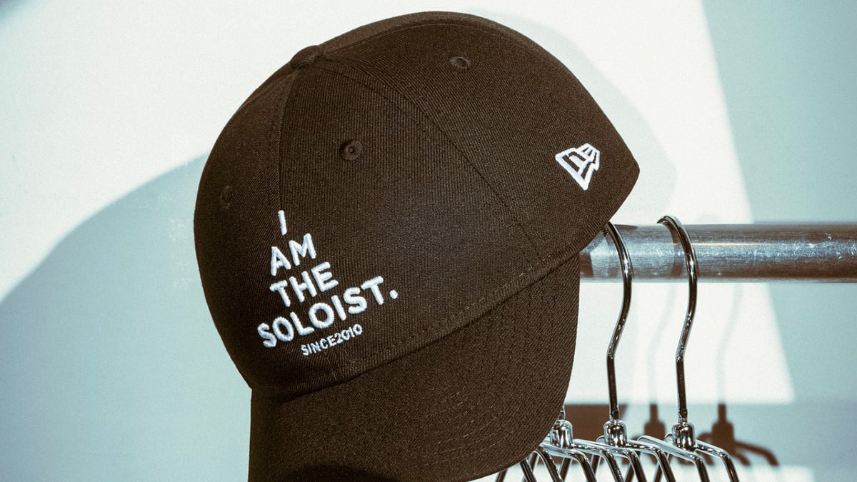 ソロイスト × ニューエラが登場、「I AM THE SOLOIST. 」ロゴを刺繍