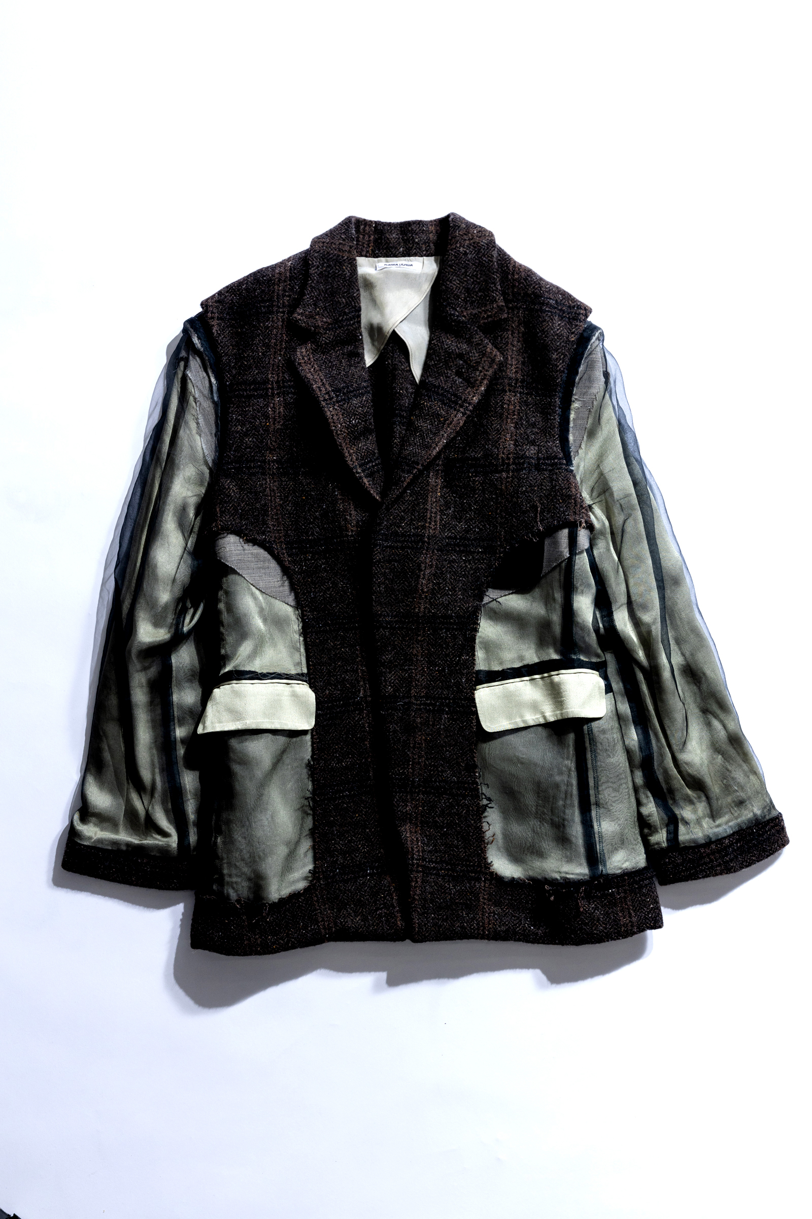 フミカ_ウチダ」とは？——定番のジャケットから最新コレクションの紹介