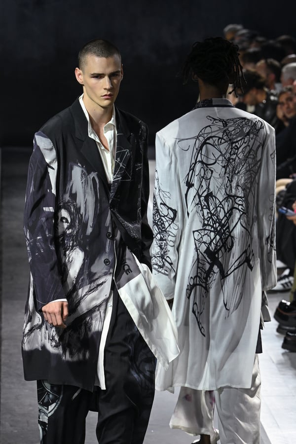 Yohji Yamamoto POUR HOMME 2025年春夏コレクション | パリ | 画像98枚