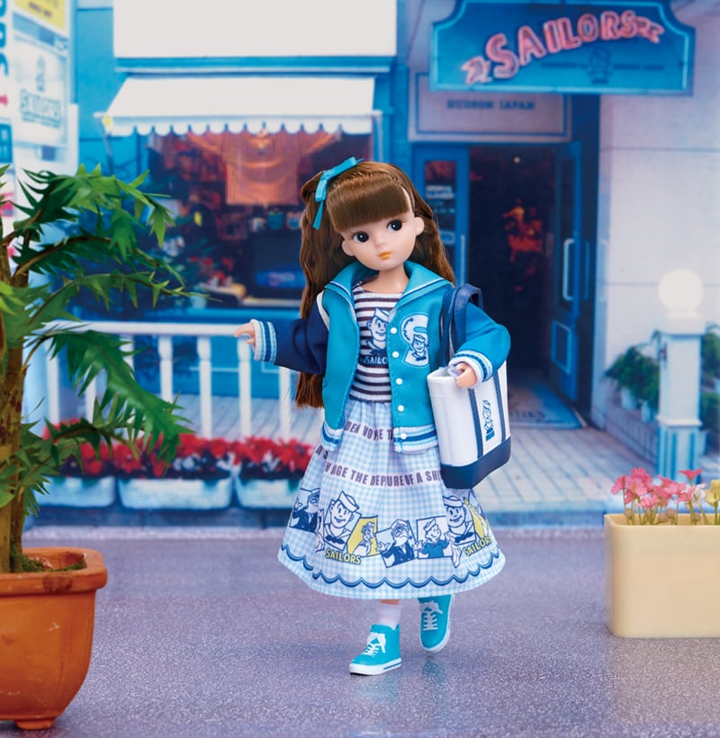 セーラーズを着用したレトロな「リカちゃん」が初登場 ソバージュと