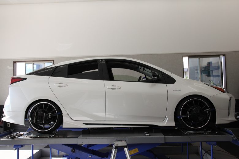 50プリウス 車高調車高調整 四輪アライメント調整 - カー用品持込