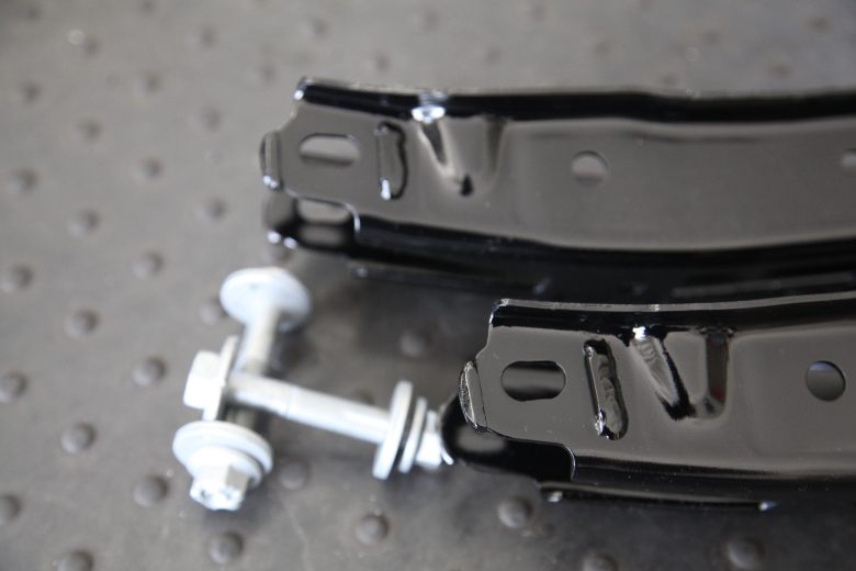 86 ZN6 ロアアーム交換と四輪アライメント - カー用品持込取り付け専門