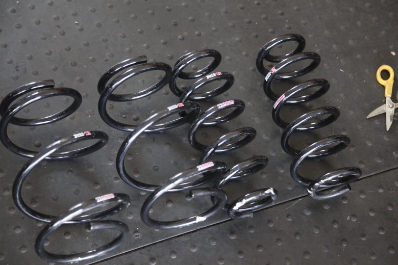 プリウス PHV ZVW52 RS-Rダウンサスと四輪アライメント調整 - カー用品