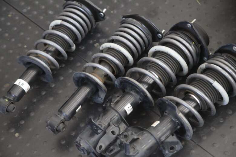 BRZ STIスプリング取り付け 四輪アライメント調整 - カー用品持込