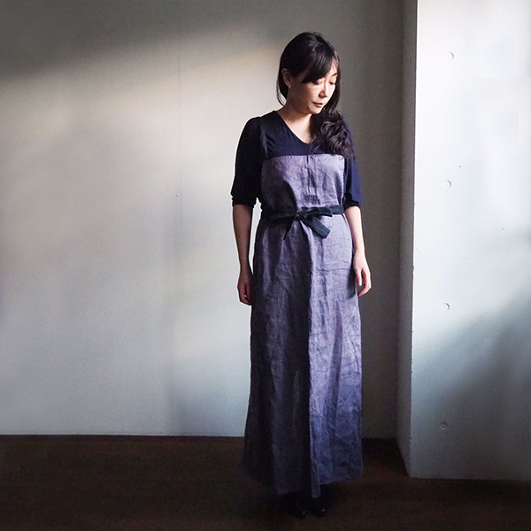 若山曜子さんの新しいエプロン・リラックス クロスバッグエプロンと