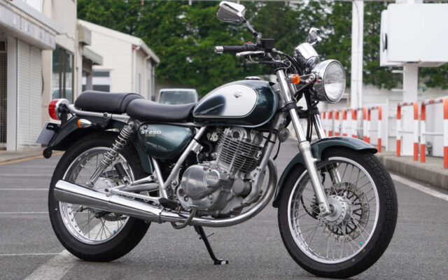 カワサキ「Z250」2026年モデルは黒フレームにダークカラーのツートーン