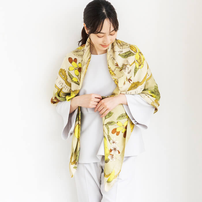 マニプリ｜フルーツ柄のウールシルクストール ・イエロー｜東京