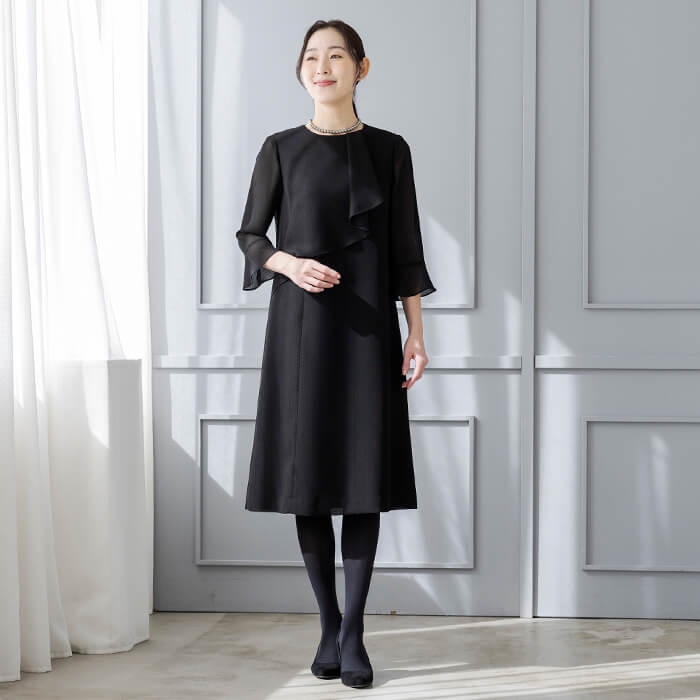 ノーカラーのリボン付アンサンブル 9号・ブラック｜東京ソワール