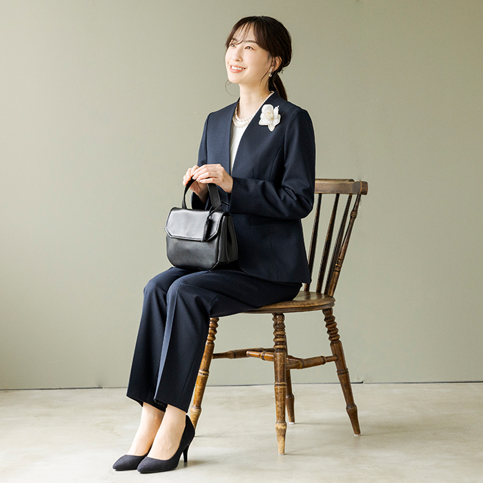 洗える｜定番ネイビーパンツスーツ 17号・ネイビー｜東京ソワール