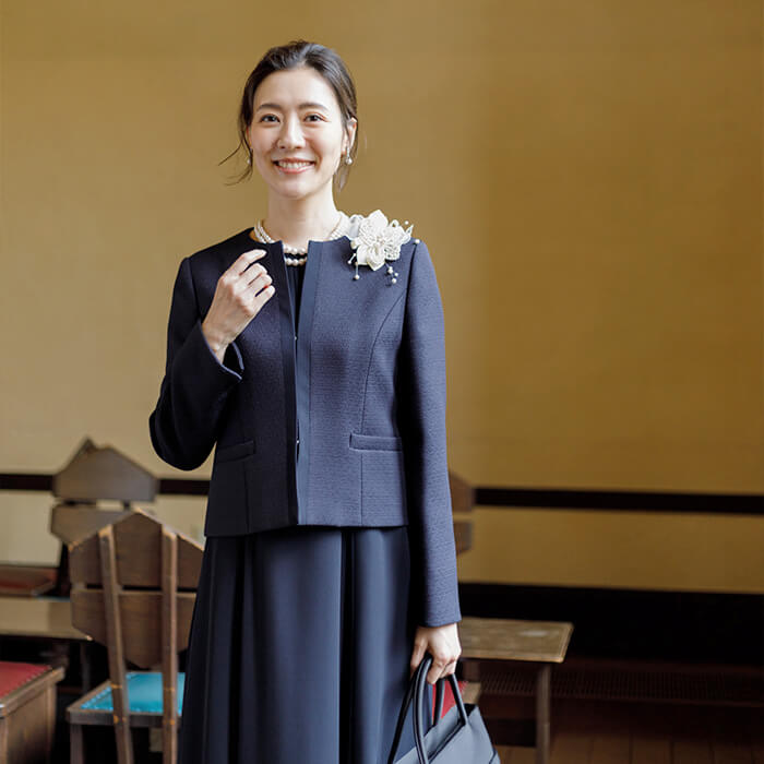 シンプルで上品な定番ネイビースーツ 15号・ネイビー｜東京ソワール