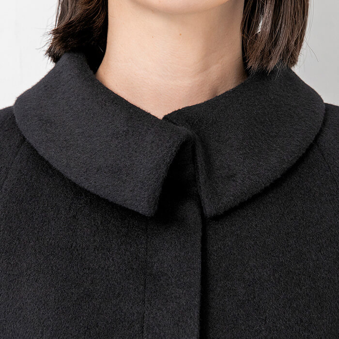 襟元がデザインポイントのアンゴラ混コート 9号・ブラック｜東京