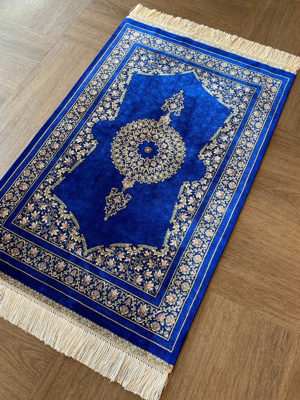 ペルシャ絨毯【シルク】クム 86x58cm *3399MZ | ペルシャ絨毯専門店