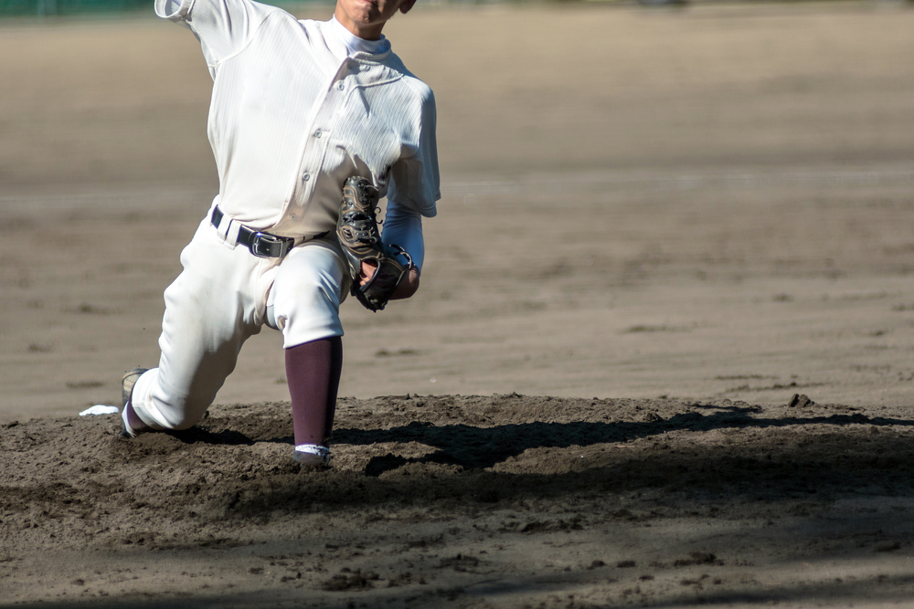 投球練習 千賀滉大 リリース位置・ボールの回転を真上投げでチェック