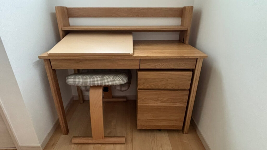 無印良品の木製デスクを小学生の学習机に！使いやすさを徹底レビュー