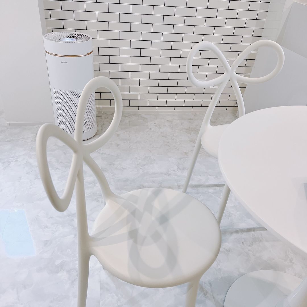 お部屋のアクセントに最適。シンプルながらもフェミニンな雰囲気